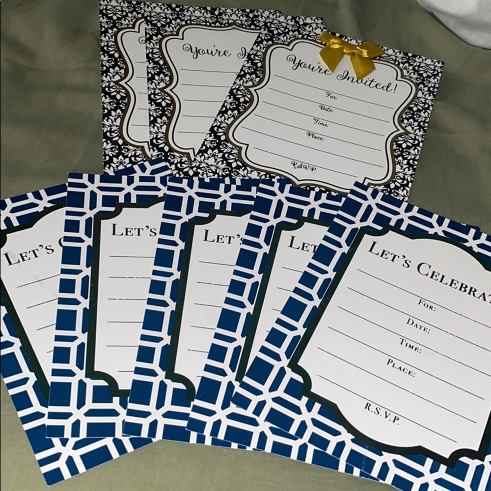 8 Invitations with envelopes and stickers